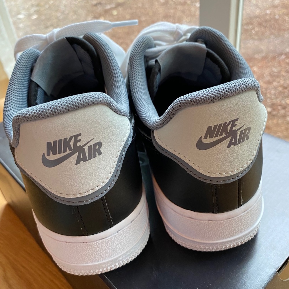 Air Force 1 LV8 - Picture 4 of 5